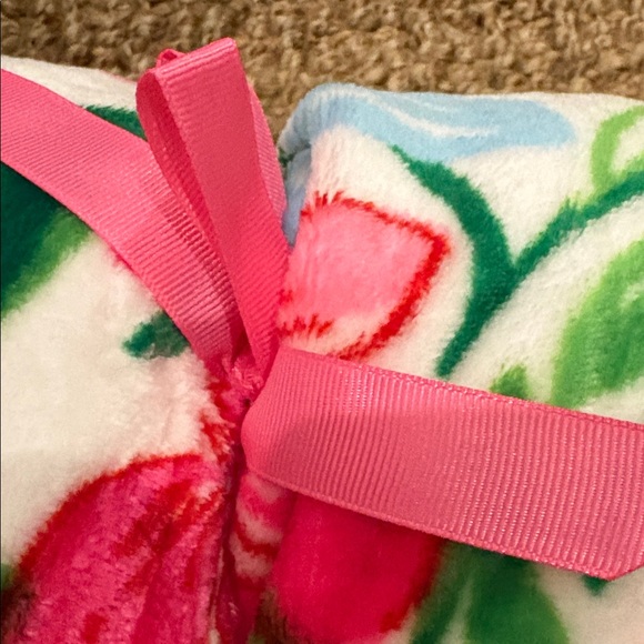 Lilly Pulitzer Paradise Engineered Blanket nwt - Picture 3 of 3